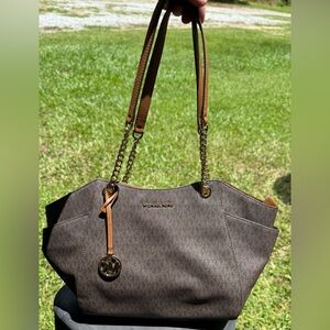 Jet Set Large Signature Logo Shoulder Bag